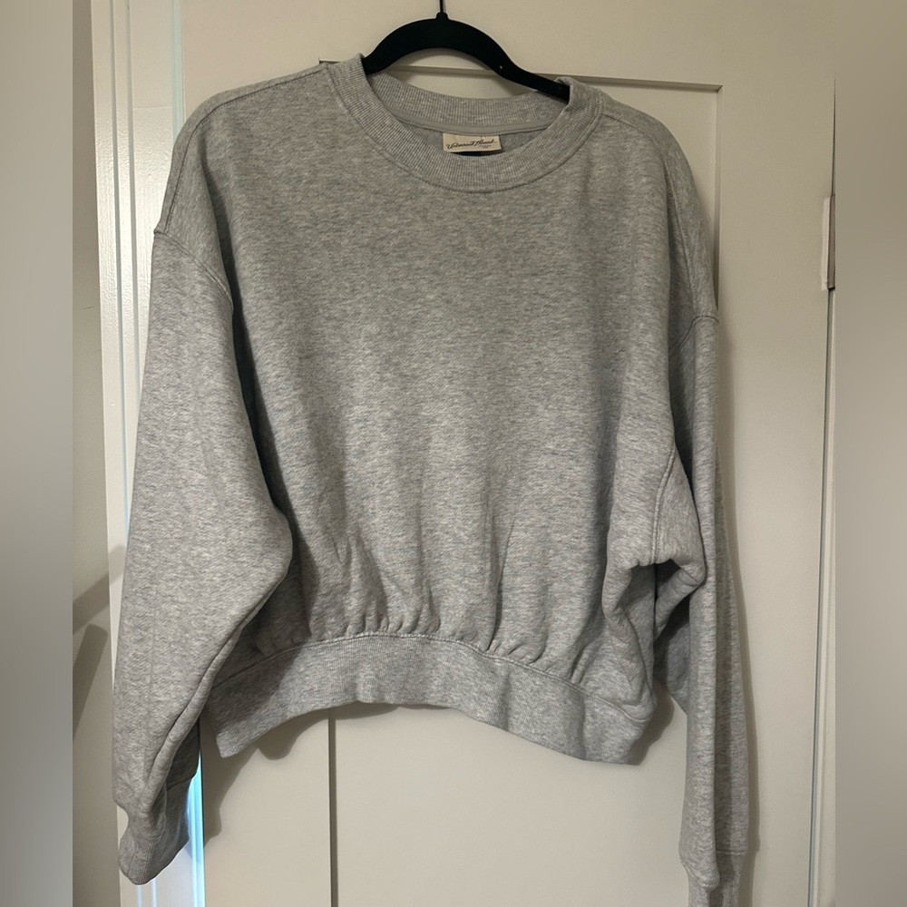 Universal Threads Gray Cropped Sweatshirt